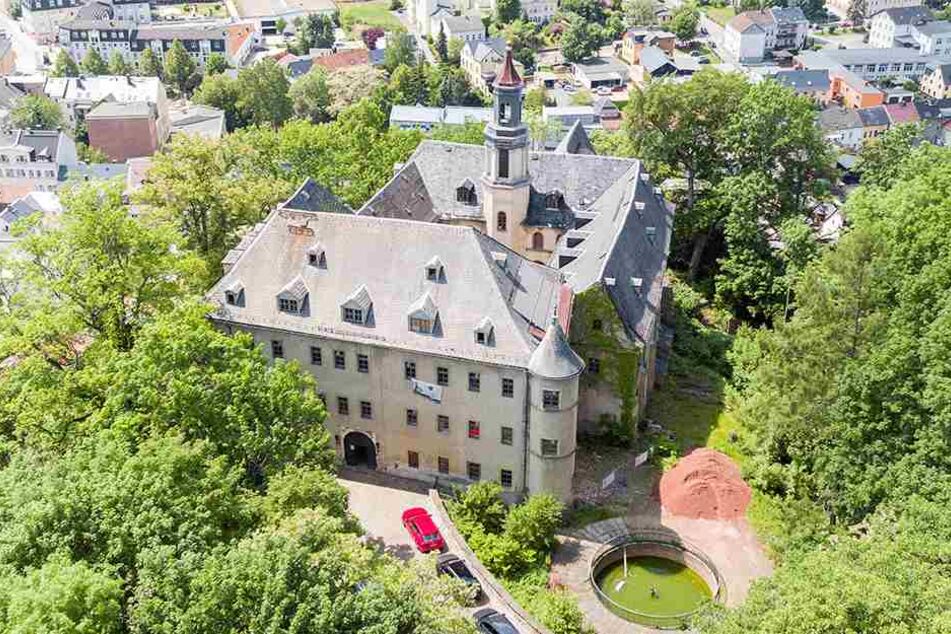 Das Schloss Lichtenstein geht auf eine Wehranlage des 12. Jahrhunderts zurück und wurde mehrfach zerstört. Seit 2014 ist es in Privatbesitz.