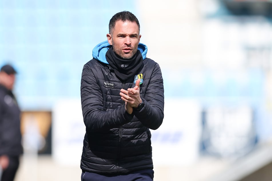 CFC-Trainer Benjamin Duda (37, im Bild) freut sich, dass Johannes Pistol wieder auf dem Spielfeld steht.