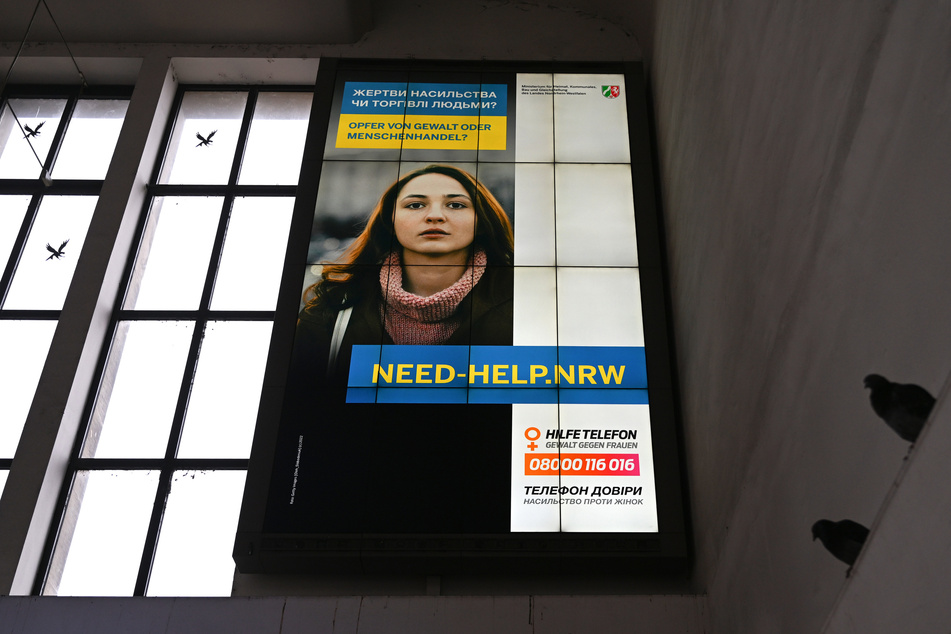 Um Menschenhandel und Ausbeutung im Fluchtkontext vorzubeugen, startet die NRW-Landesregierung eine Kampagne in den Bahnhöfen der großen Städte.