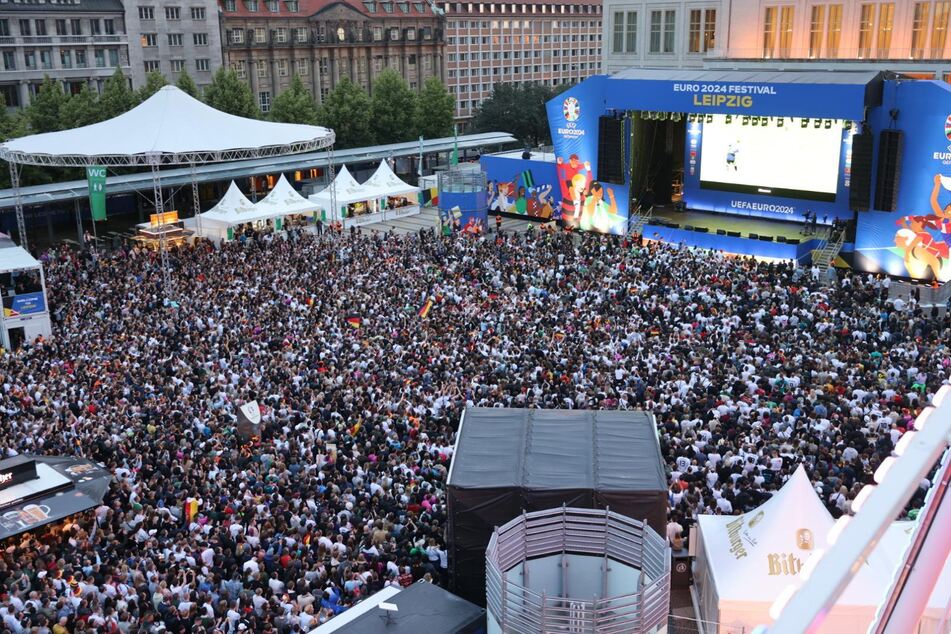 Kein freier Platz mehr auf dem Augustusplatz.