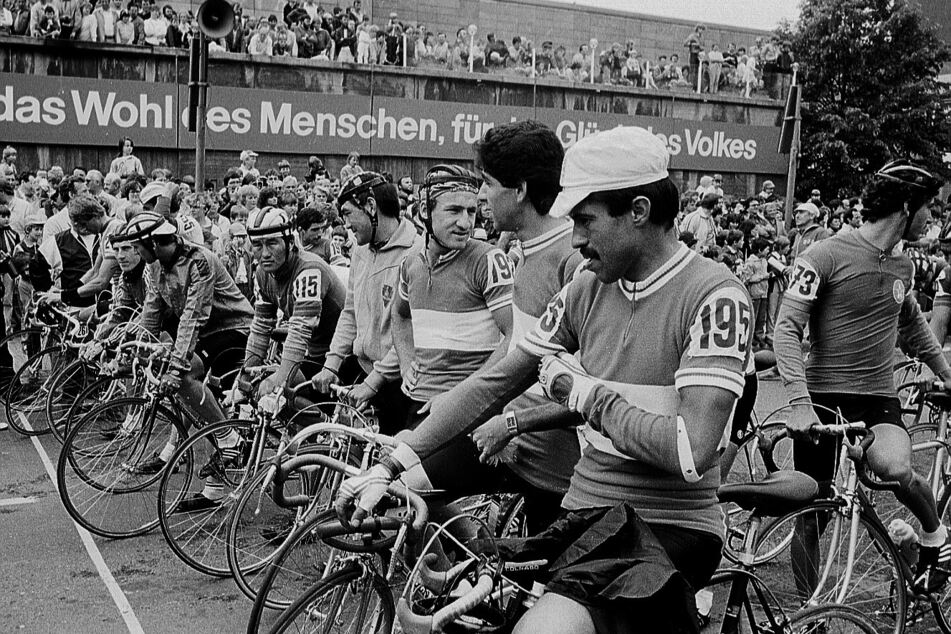 So sah die Friedensfahrt 1986 aus: Dutzende Radsportler kämpften um den ersten Platz. (Archivbild)