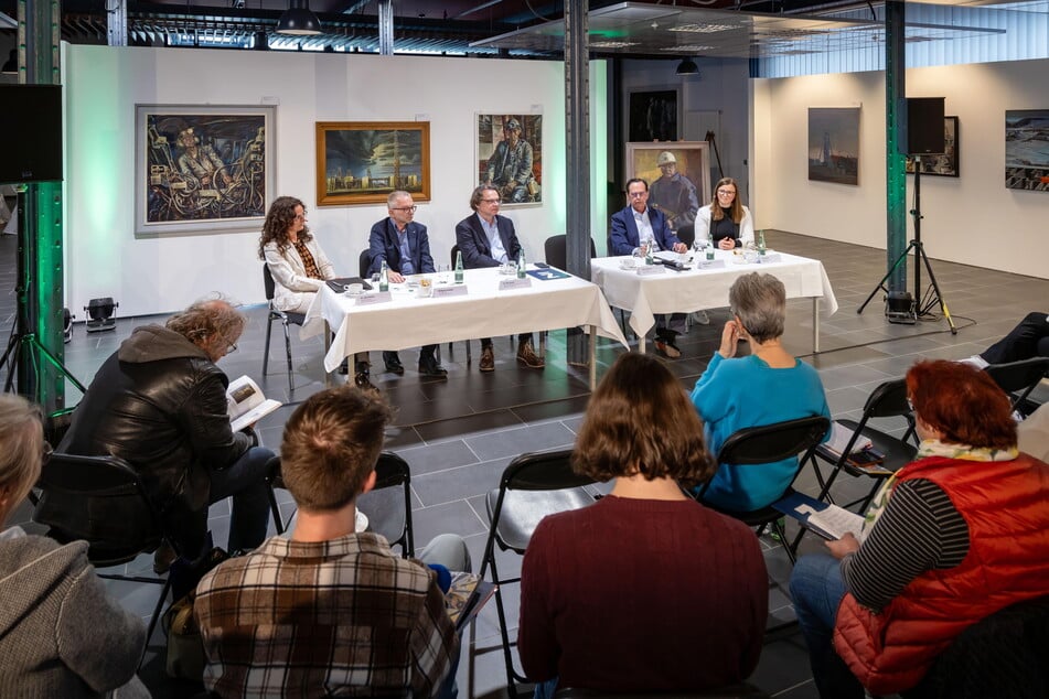 Die "Sonnensucher"-Ausstellung wurde im April unter großen Medieninteresse in Zwickau eröffnet.