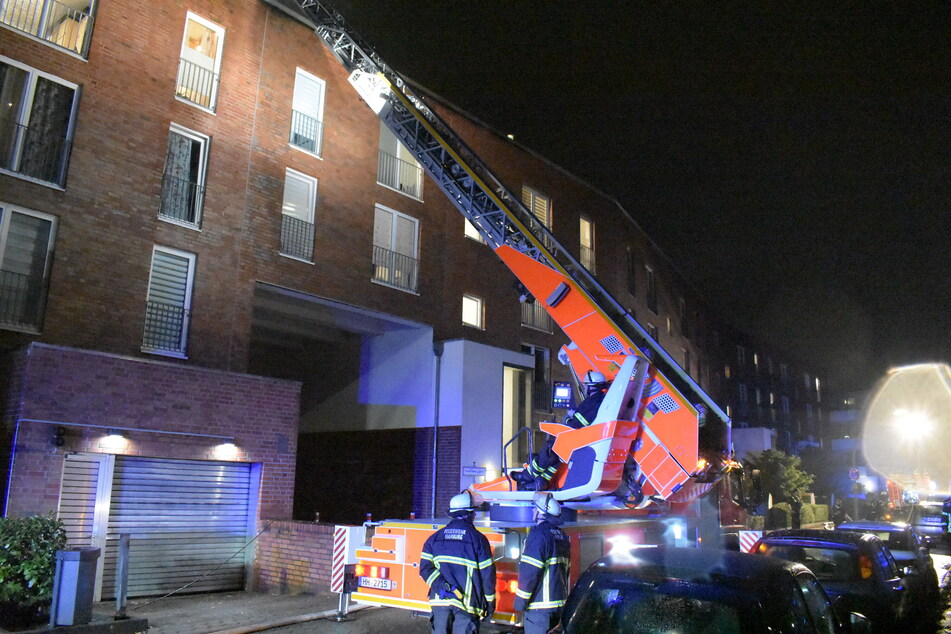 Die Feuerwehr Hamburg konnte den Brand mithilfe einer Drehleiter löschen.