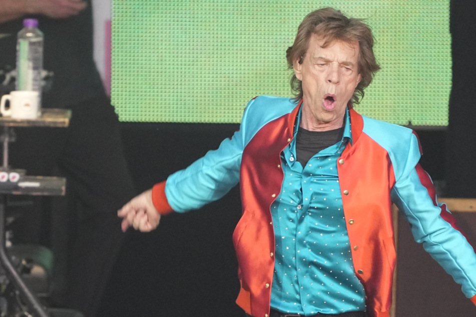 Mick Jagger fühlt sich in Berlin offenbar besonders wohl. Der Stones-Sänger überraschte mit deutschen Zitaten und Berliner Luft.