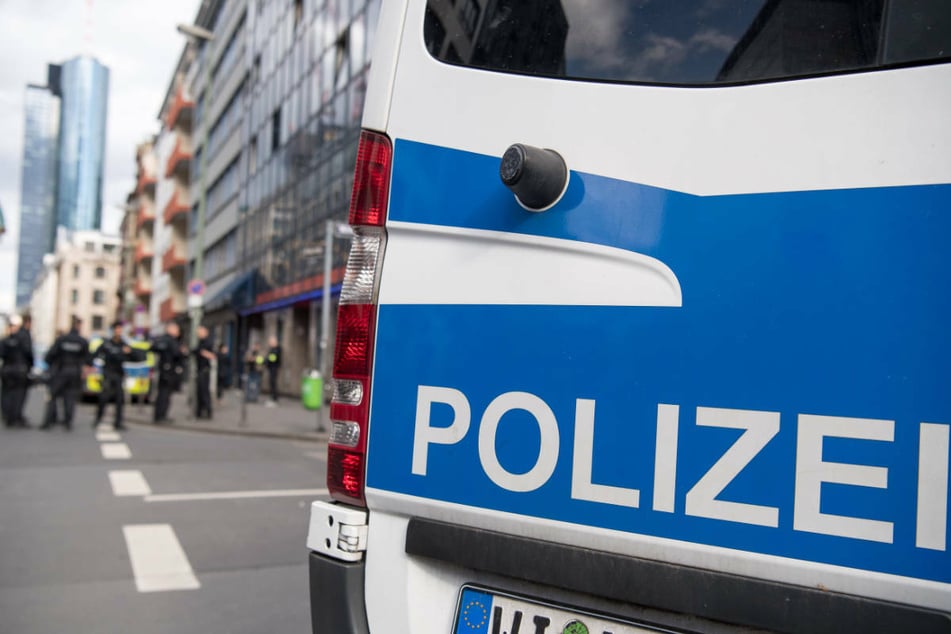 In Frankfurt musste die Polizei am Samstag mehrere Menschenansammlungen auflösen (Archivbild).