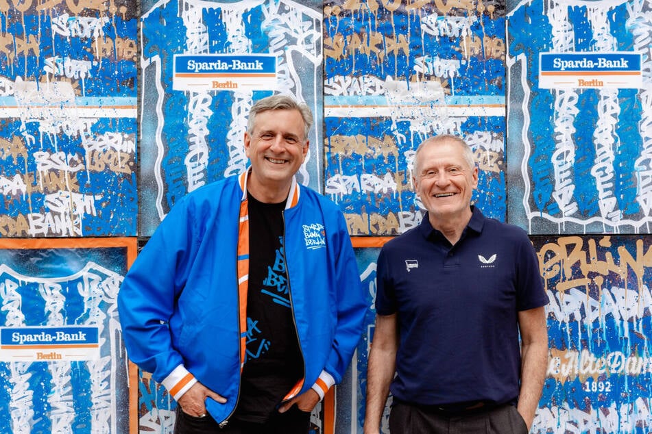 Vom Ärmelpartner zum Hauptsponsor: Peter Görlich (59, r.) und Sparda-Bank-Vorstandsvorsitzender Frank Kohler freuen sich auf die weitere Zusammenarbeit.