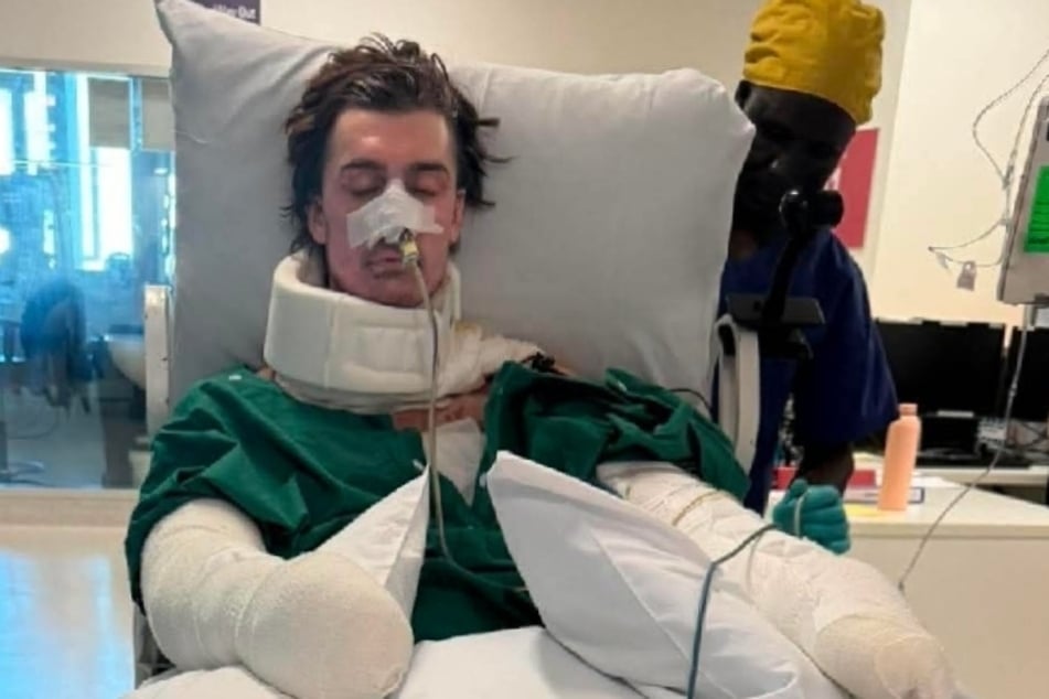 Der junge Mann unterzog sich bislang drei Operationen - und die Behandlungen zeigen ihre Wirkung.