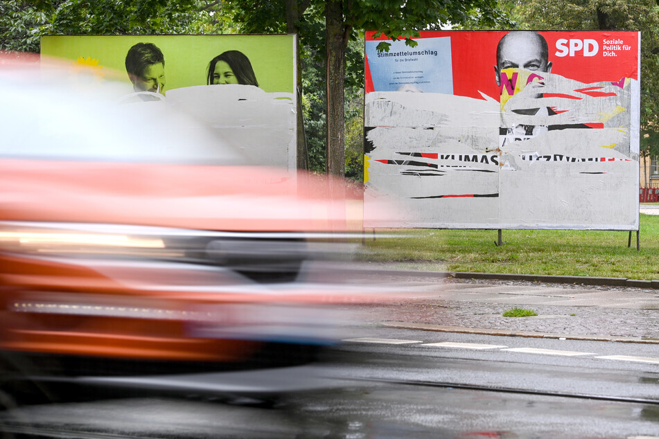 Fazit nach Wahlkampf: Parteien beklagen Plakat-Zerstörung