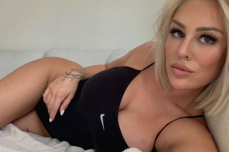 Die 30-Jährige teilt gerne sexy Schnappschüsse wie diese mit ihren Fans, hat aber auch manchmal Ärger mit ihnen.