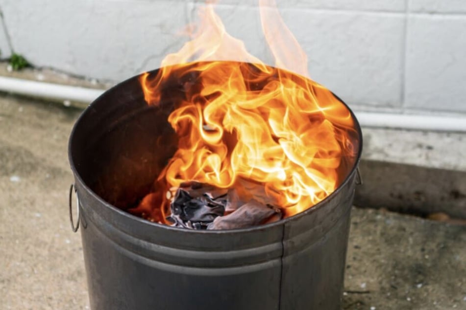 Die Feuerwehr musste die zahlreichen Brände löschen. (Symbolbild)