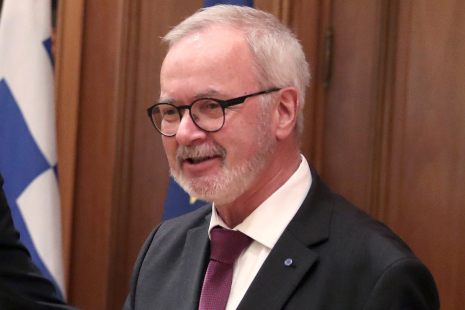 Werner Hoyer, der Präsident der Europäischen Investitionsbank (EIB), möchte die Produktion von Corona-Impfstoffen finanziell unterstützen.
