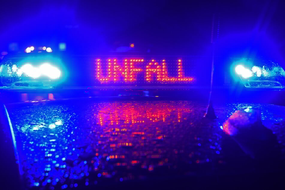 Unfall A72: Unbekanntes Auto löst Massencrash in Sachsen aus: A72 drei Stunden lang dicht