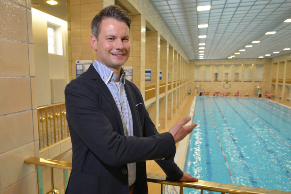 Bäderchef Norman Schröder (39) im Chemnizter Stadtbad: Auf der 20. Museumsnacht können Besucher beim Nachtschwimmen buchstäblich in die Bauhaus-Architektur eintauchen.