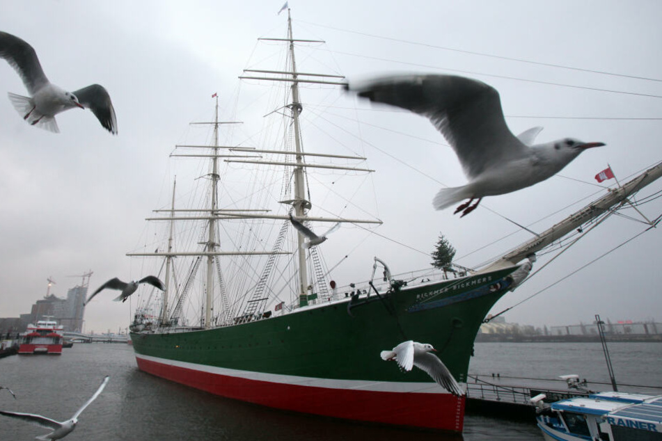 Vor allem bei Regen sind die Museumsschiffe im Hamburger Hafen ein hervorragender Zufluchtsort.