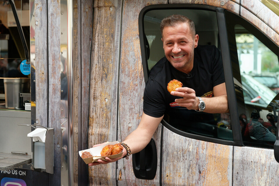 Noch am vergangenen Freitag erfüllte sich Willi Herren (†45) seinen Lebenstraum: einen eigenen Reibekuchen-Truck.
