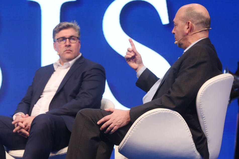 Eintracht Frankfurt-Vorstand Axel Hellmann (Li.) bei der SpoBis 2020 in Düsseldorf.