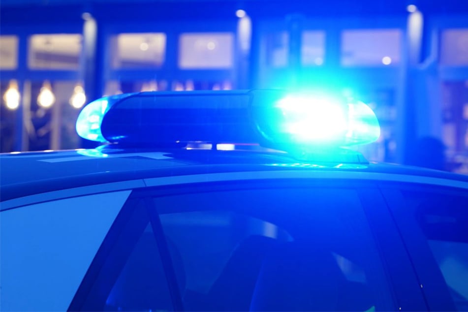 Bei Durchsuchungen wurden bei den Tatverdächtigen (19) Beweise gefunden. (Symbolfoto)