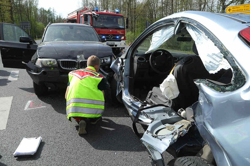 Die BMW-Fahrerin konnte nicht mehr bremsen und knalle in den Ford.