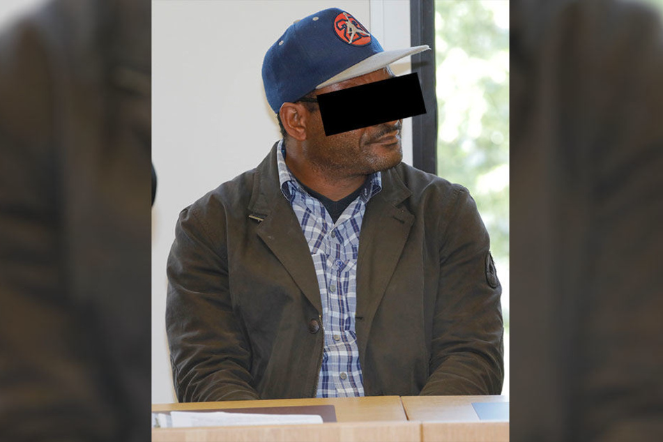 Jeremiah O. (47) muss noch zittern - bis die Staatsanwaltschaft den Unbekannten Christian N. in Nigeria findet.
