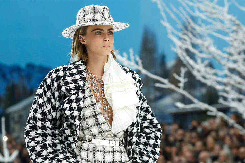 Auch das Model Cara Delevingne lief über den Chanel-Laufsteg.
