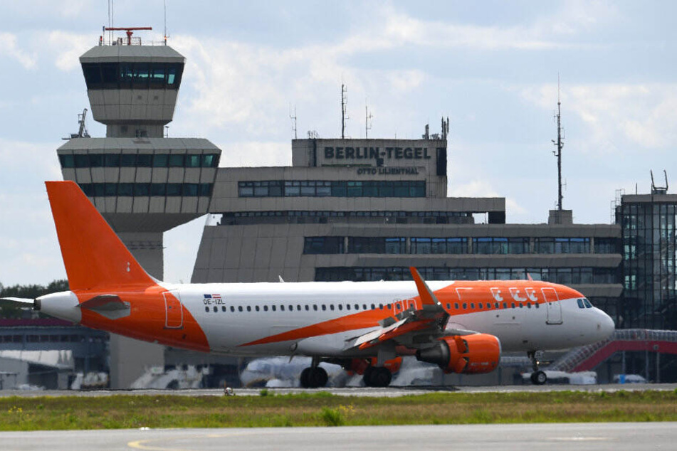 Ein Flugzeug musste kurz nach dem Start Zurückehren. (Symbolbild)