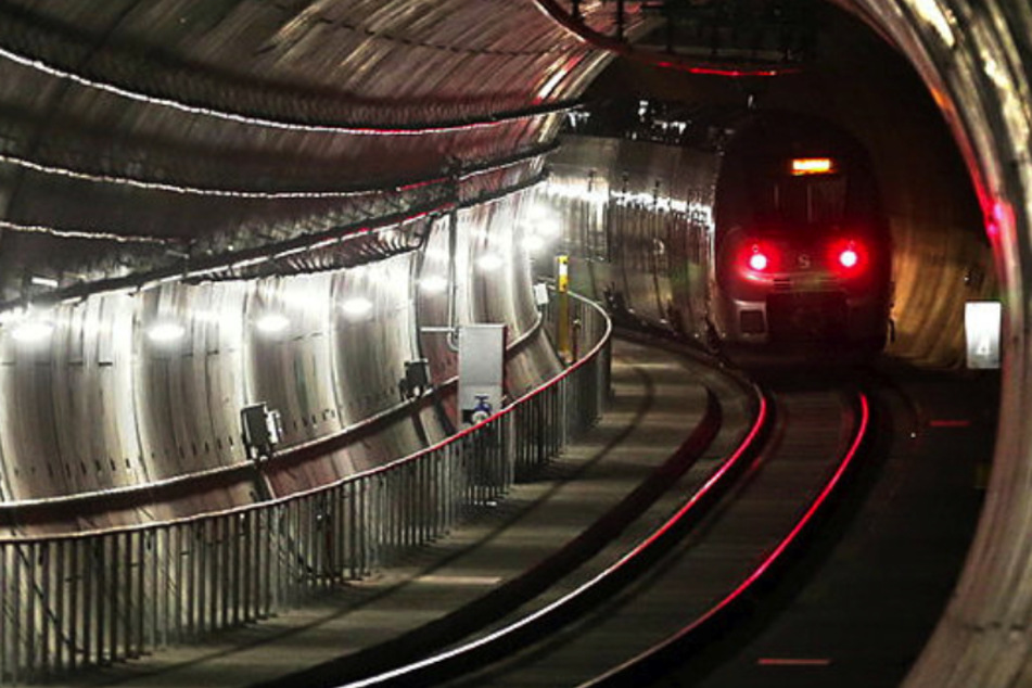 Leipzig: Nebeltopf im City-Tunnel gezündet: RB-Fan bringt Bahnverkehr zum Erliegen