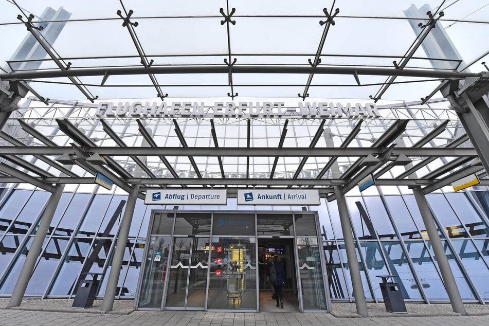 Der 40-Jährige wollte vom Flughafen Erfurt-Weimar in die Türkei fliegen. Wegen einer Pfändung musste der Mann 500 Euro zahlen. (Archivfoto)