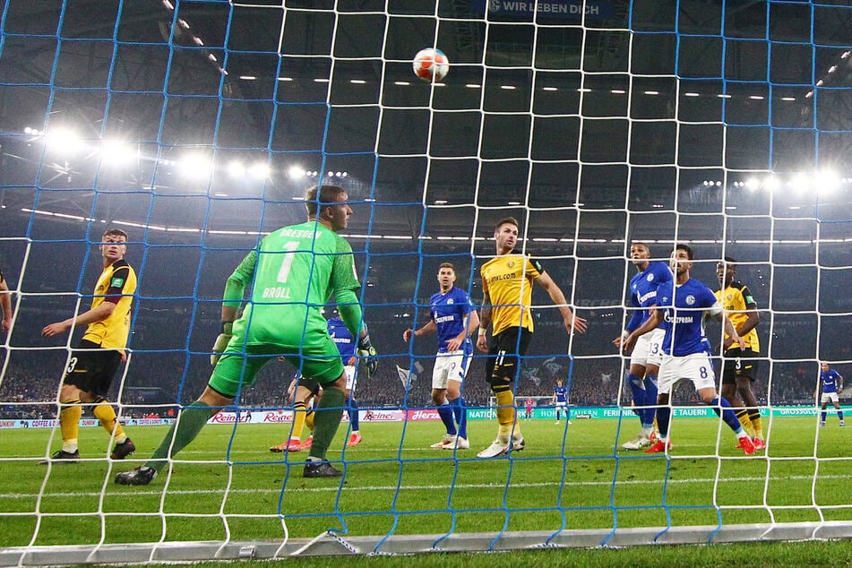 Den letzten Dynamo-Auftritt auf Schalke gab es im Oktober 2021, S04 siegte 3:0. Die Königsblauen stiegen nach der Saison auf, die Schwarz-Gelben ab.