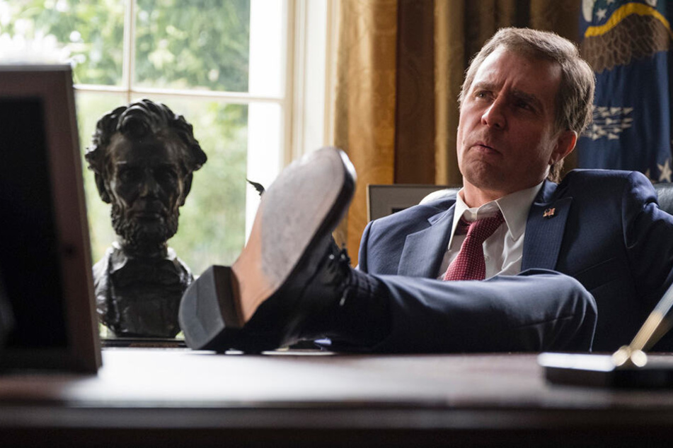 George W. Bush (Sam Rockwell) holte Dick Cheney zurück in die Politik und ließ sich dessen Bedingungen widerstandslos diktieren.