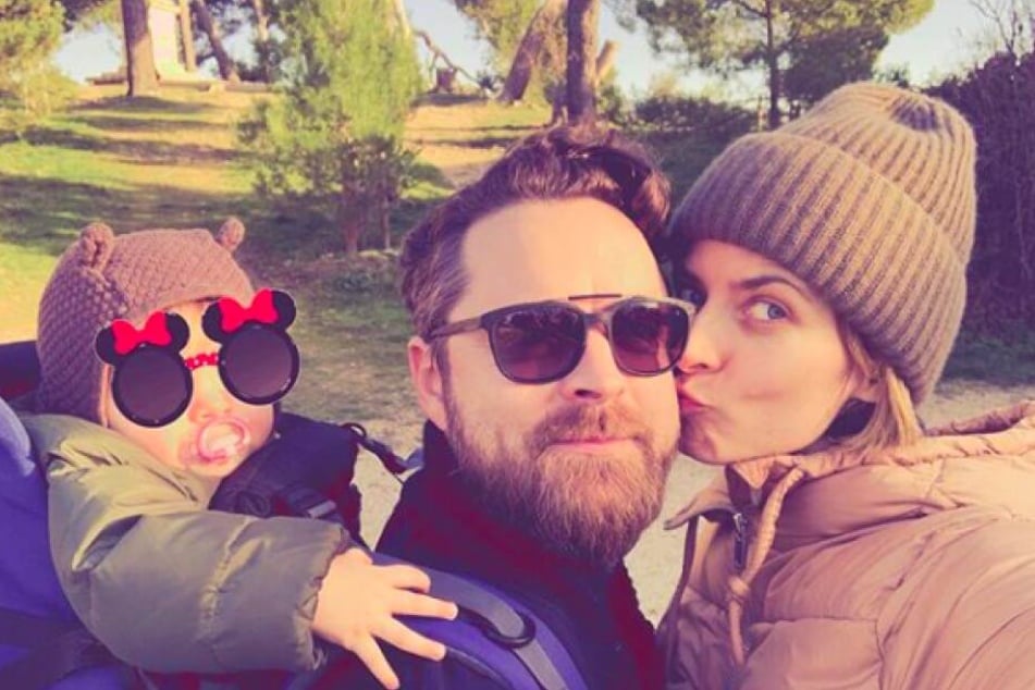 Eva Padberg mit ihrem Ehemann Niklas Worgt und der gemeinsamen Tochter.