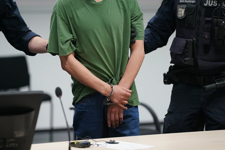 Der 16-Jährige wurde einem Haftrichter vorgeführt. (Symbolbild)