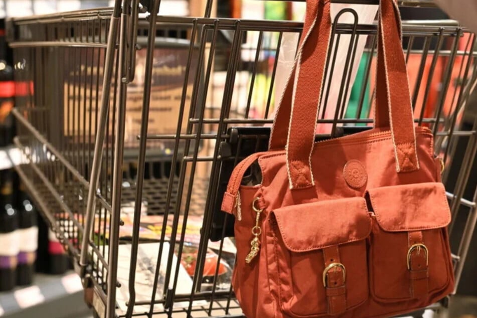 Tatort Supermarkt: Smartphones und Geldbörse geklaut