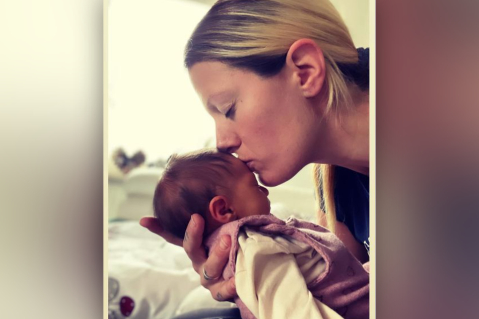 Denise Munding (32) kann ihre kleine Tochter endlich im Arm halten.