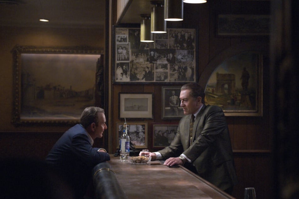 Der Film "The Irishman" dreht sich um den Mafioso Frank Sheeran (†83), gespielt von Robert De Niro (76, r.).