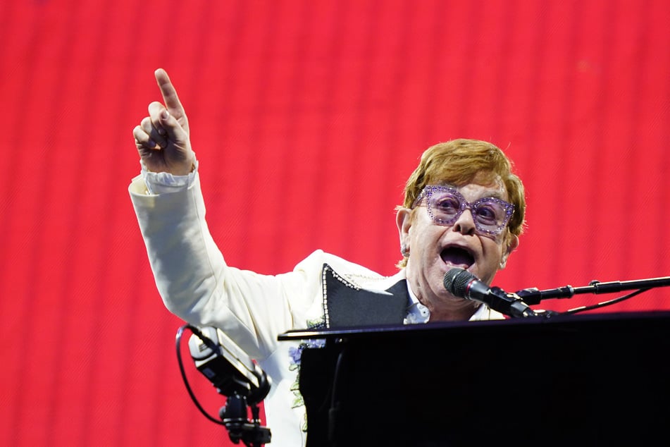 Ein letztes Mal am Klavier in den Konzerthäusern dieser Welt zu sehen: Elton John zieht sich aus dem Livemusikgeschäft zurück.