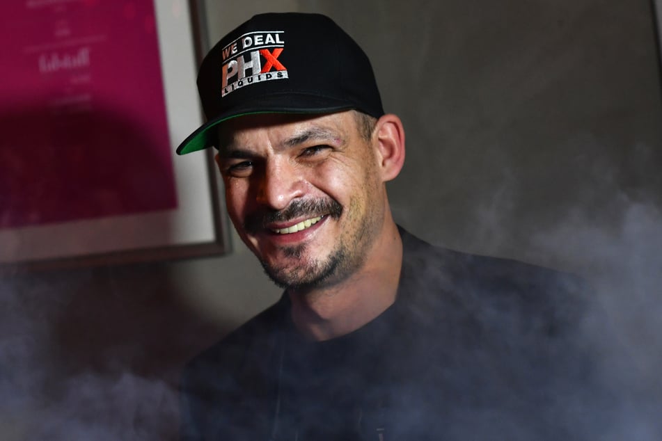 Ben Tewaag (50) hat sich mit einer 41-jährigen Italienerin verlobt.