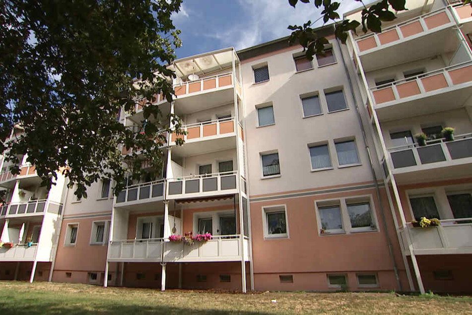 Der Junge stürzte aus dem vierten Stockwerk.