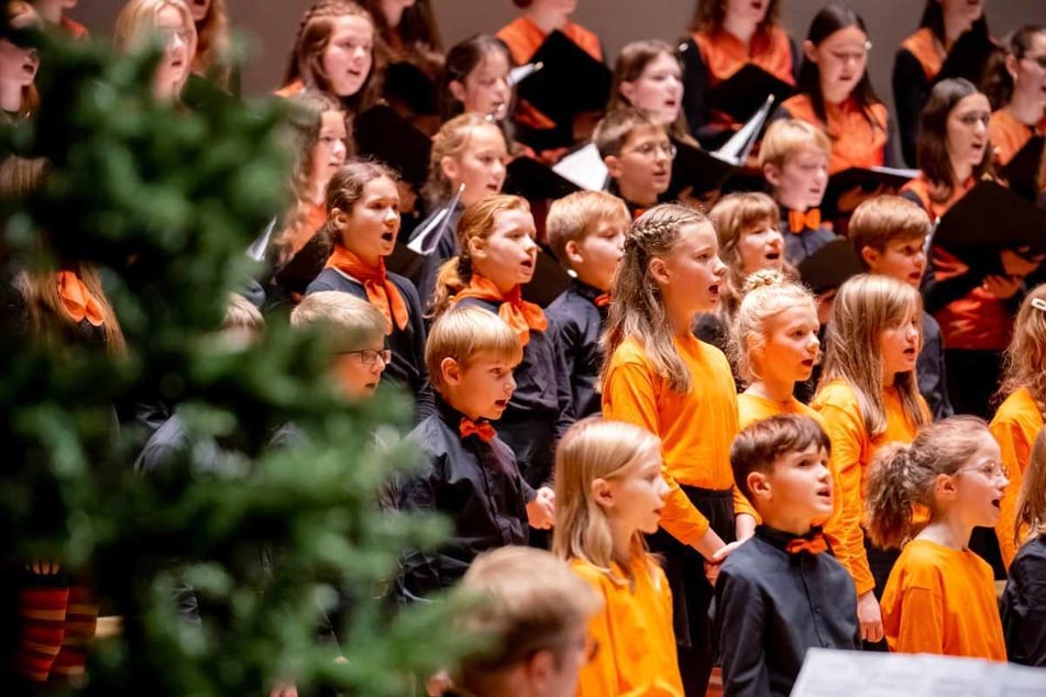 Zum ersten Mal beim Adventskonzert dabei: der MDR-Kinderchor verzaubert mit festlichen Liedern und klangvollen Stimmen.