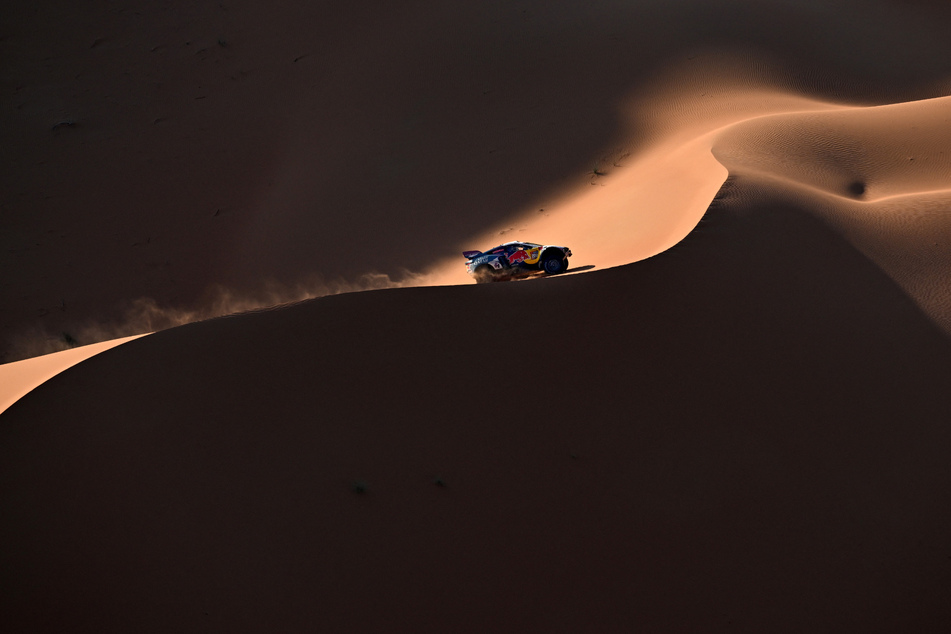 Die Rallye Dakar sorgt für spektakuläre Bilder, aber im Auto ist es brutal hart.