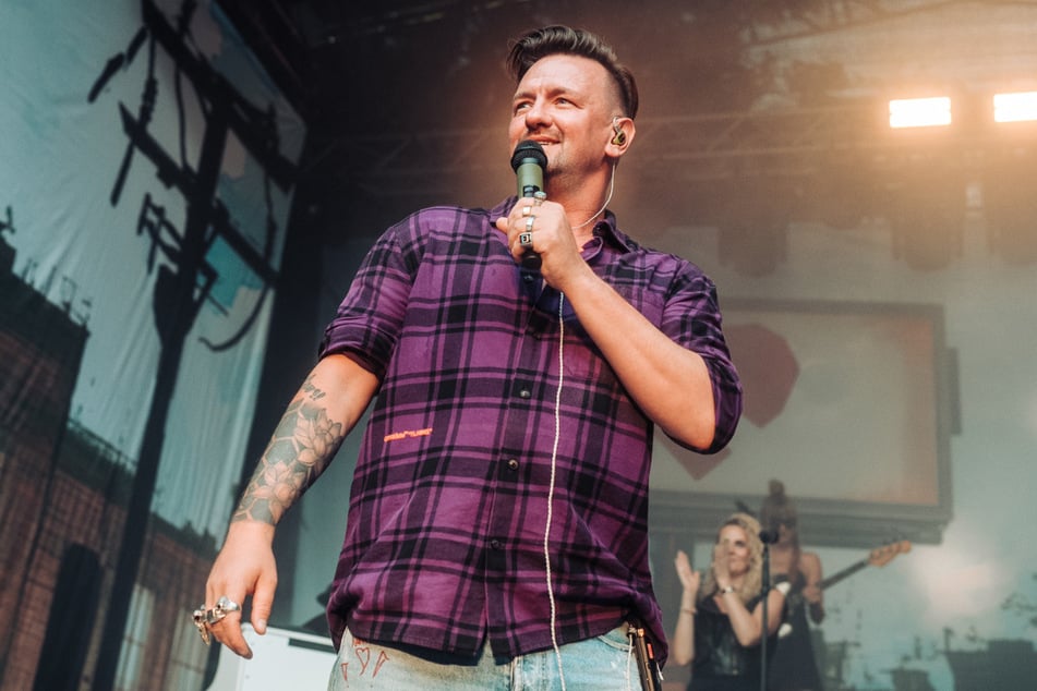 Ben Zucker (42) ist aktuell auf der bisher größten Tour seiner Karriere. 18 Stationen stehen auf dem Programm. Mit dabei: Hamburg, München und natürlich die Messestadt Leipzig.