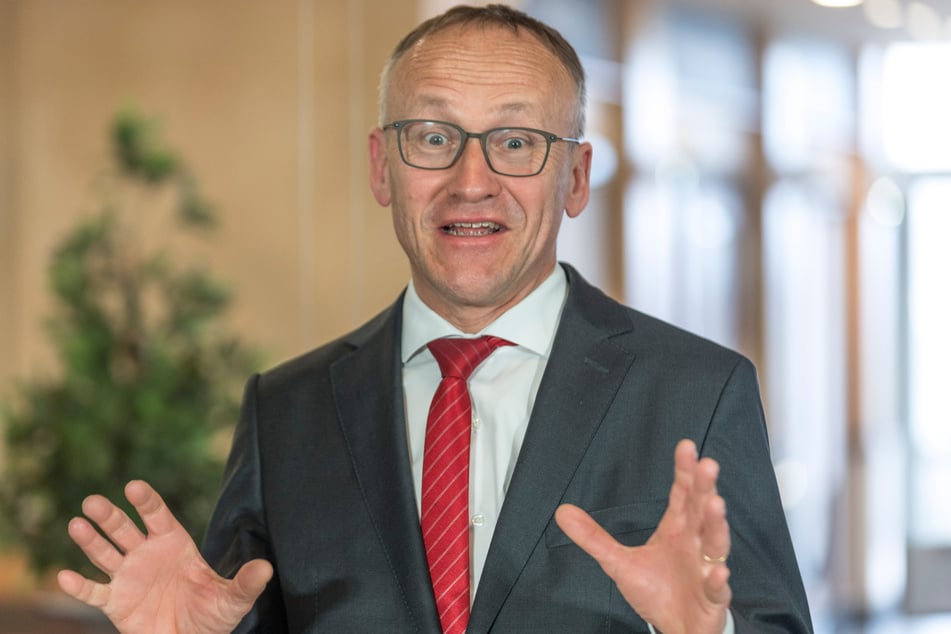 Vom OB gefeuert: Trotz großer Mehrheit im Stadtrat wird Finanzbürgermeister Peter Lames (58, SPD) nur noch bis 11. September kommissarisch im Amt bleiben.