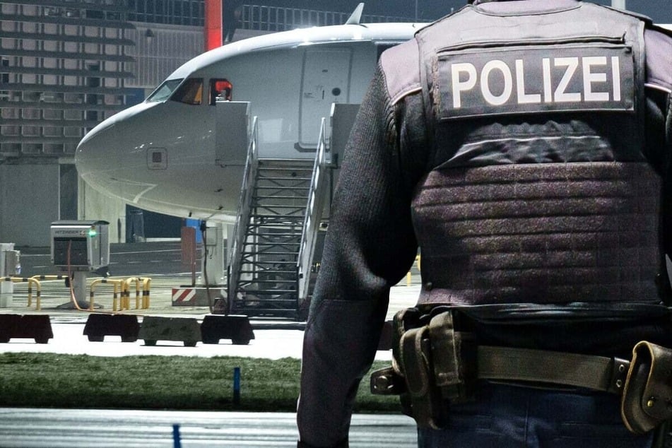 Frankfurt: Darf nicht einreisen: Polizei stoppt Sexualstraftäter direkt am Flieger