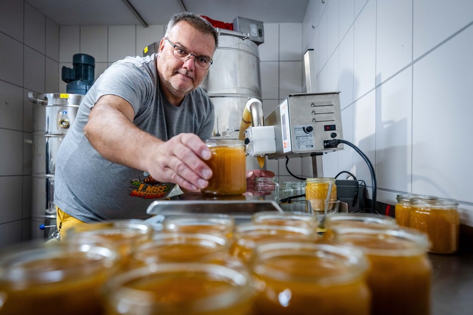 Sven Richter (55) vom Landesimkerverband ist seit 33 Jahren selbst Imker.