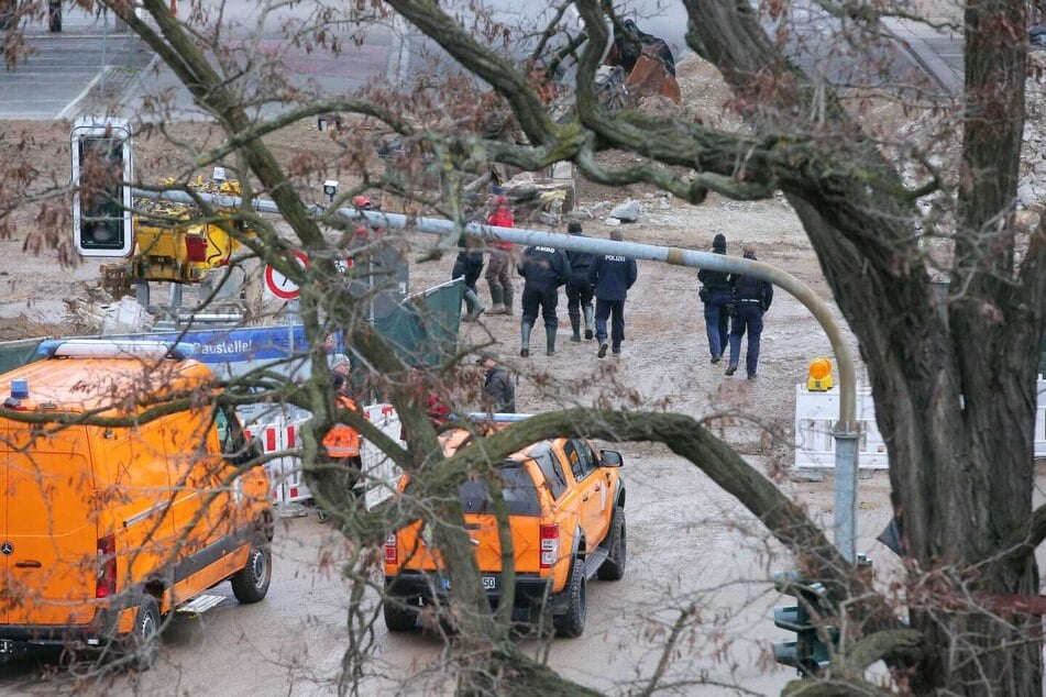 Sprengstoff-Experten trafen noch vor 10 Uhr am Fundort ein.