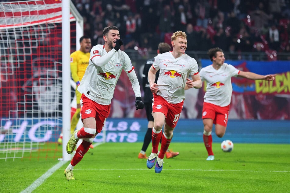 Baby-Jubel bei Romulo (23) nach seinem Treffer zum 2:0. Er selbst wird aber nicht Papa, sondern sein Bruder.