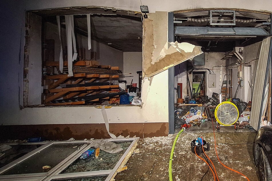 Lauter Knall: Mehrere Explosionen zerstören Firmen-Werkstatt bei Pforzheim