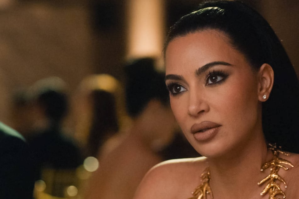 Kim Kardashian praised for "scary" American Horror Story role