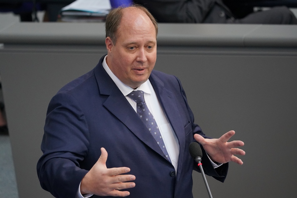 Kanzleramtsminister Helge Braun (48, CDU) erinnert am Donnerstag in Berlin an den Aufstand.
