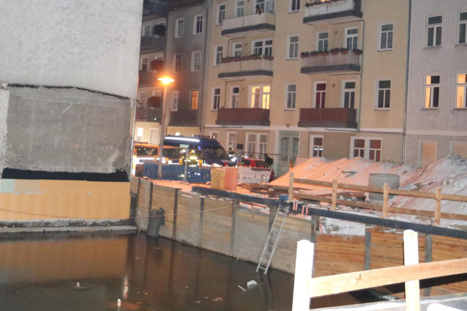 Riesiger Wasserschaden in Berlin: 300 Wohnungen evakuiert ...