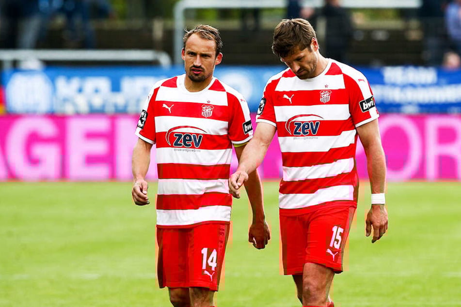 Die Routiniers Toni Wachsmuth (l.) und Ronny König schlichen in Meppen enttäuscht vom Platz.